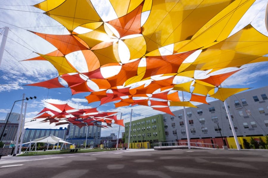 Glow Plaza